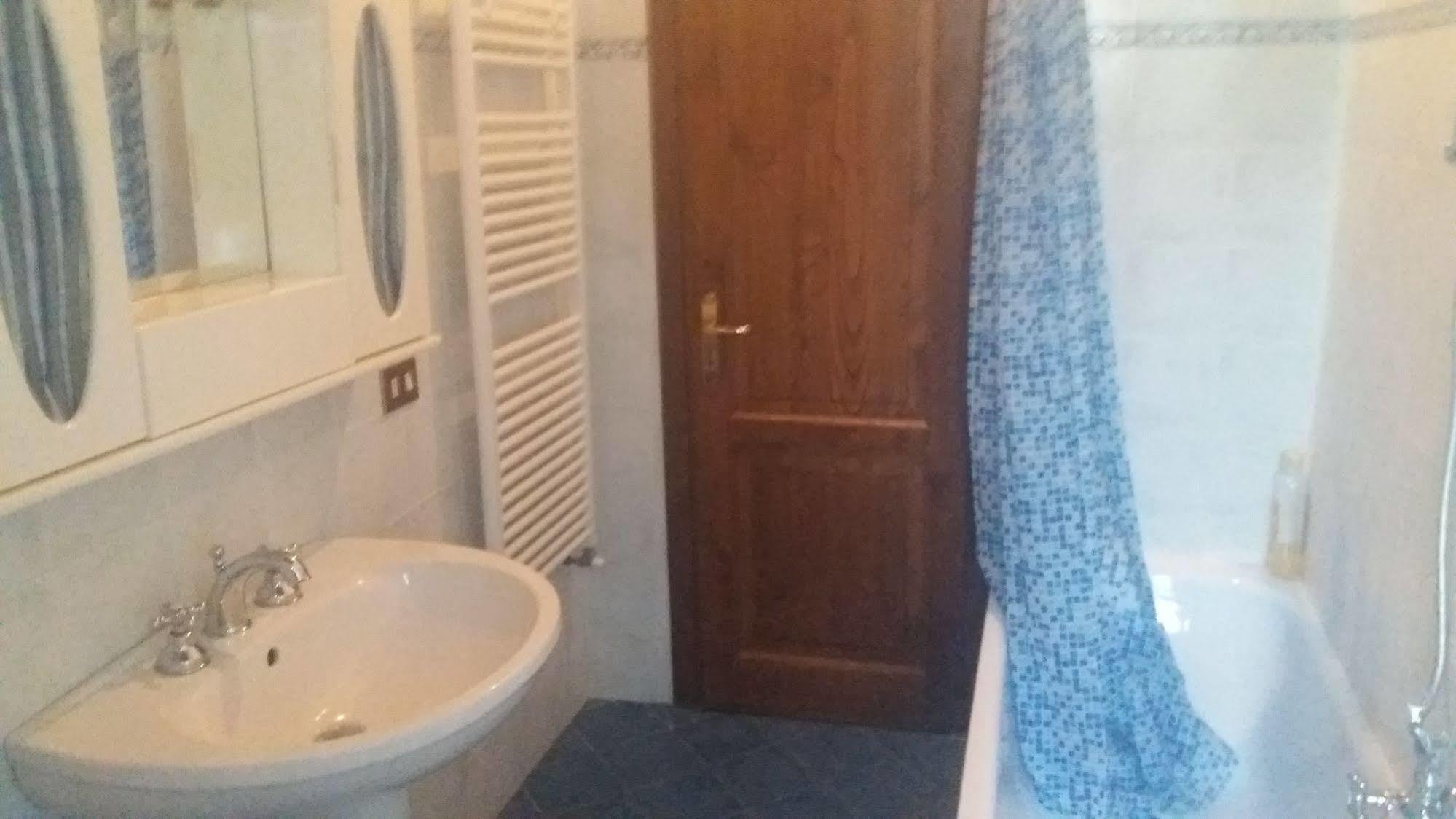 Azzurre Beb Bed & Breakfast Laterina Luaran gambar