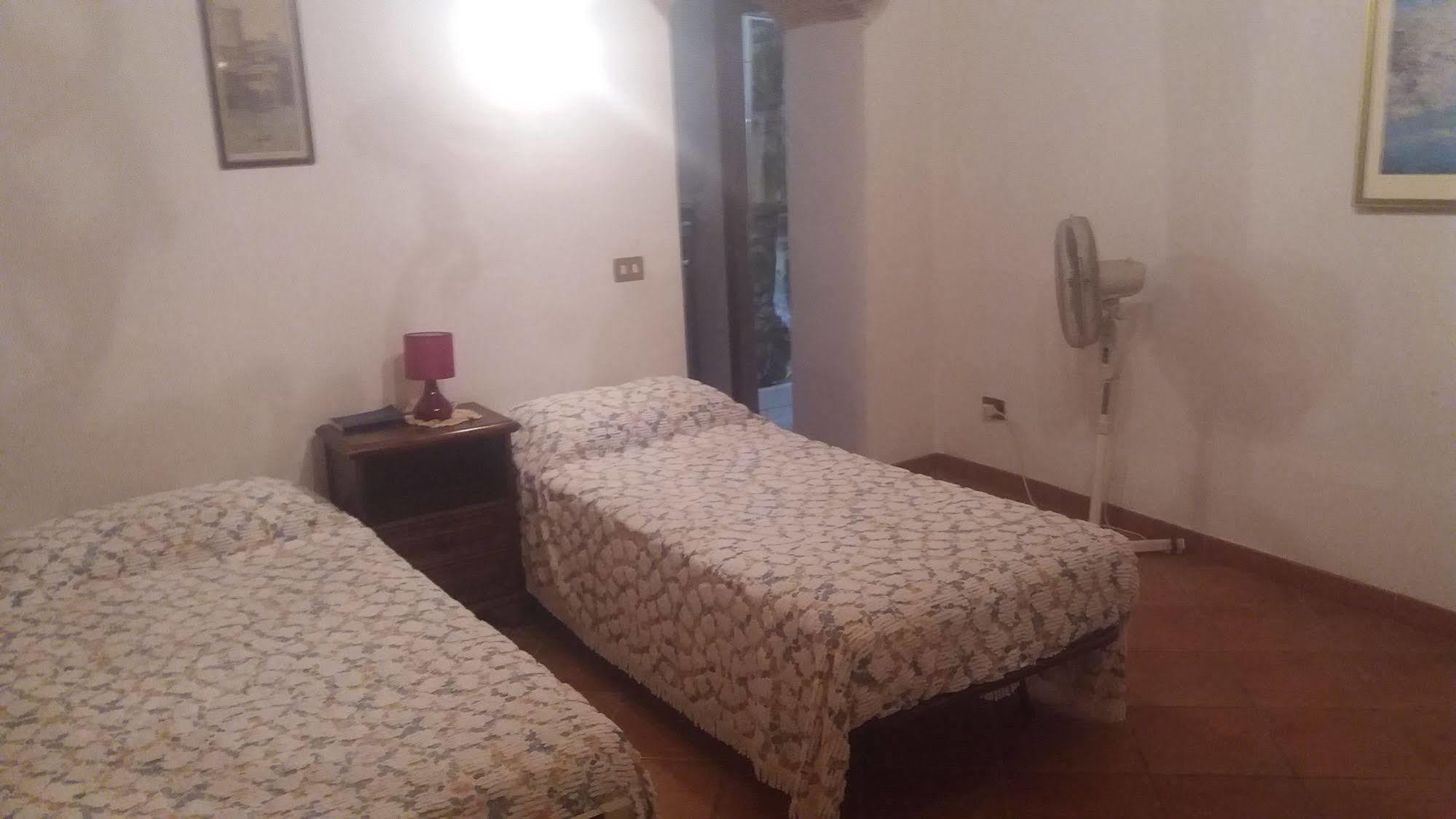Azzurre Beb Bed & Breakfast Laterina Luaran gambar