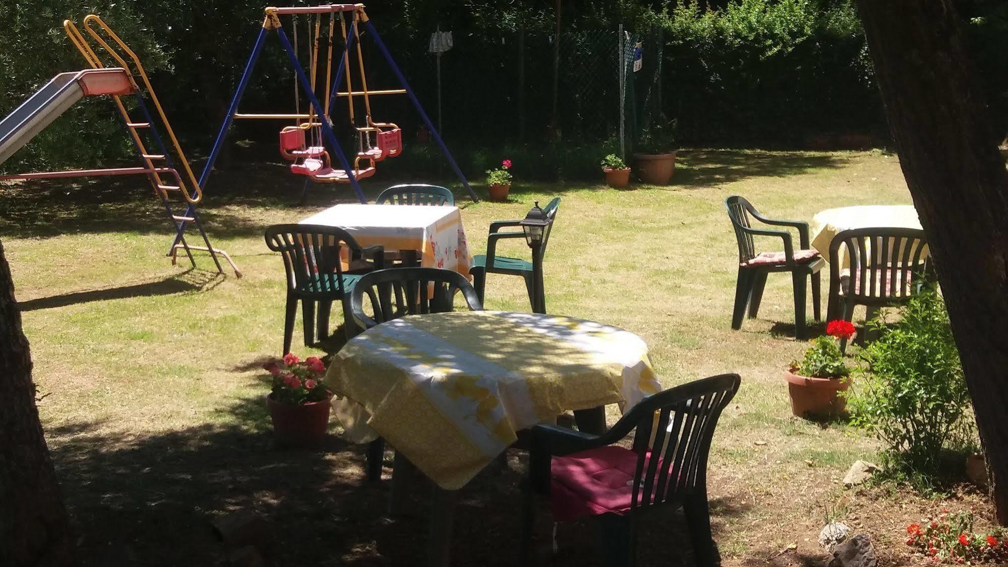 Azzurre Beb Bed & Breakfast Laterina Luaran gambar